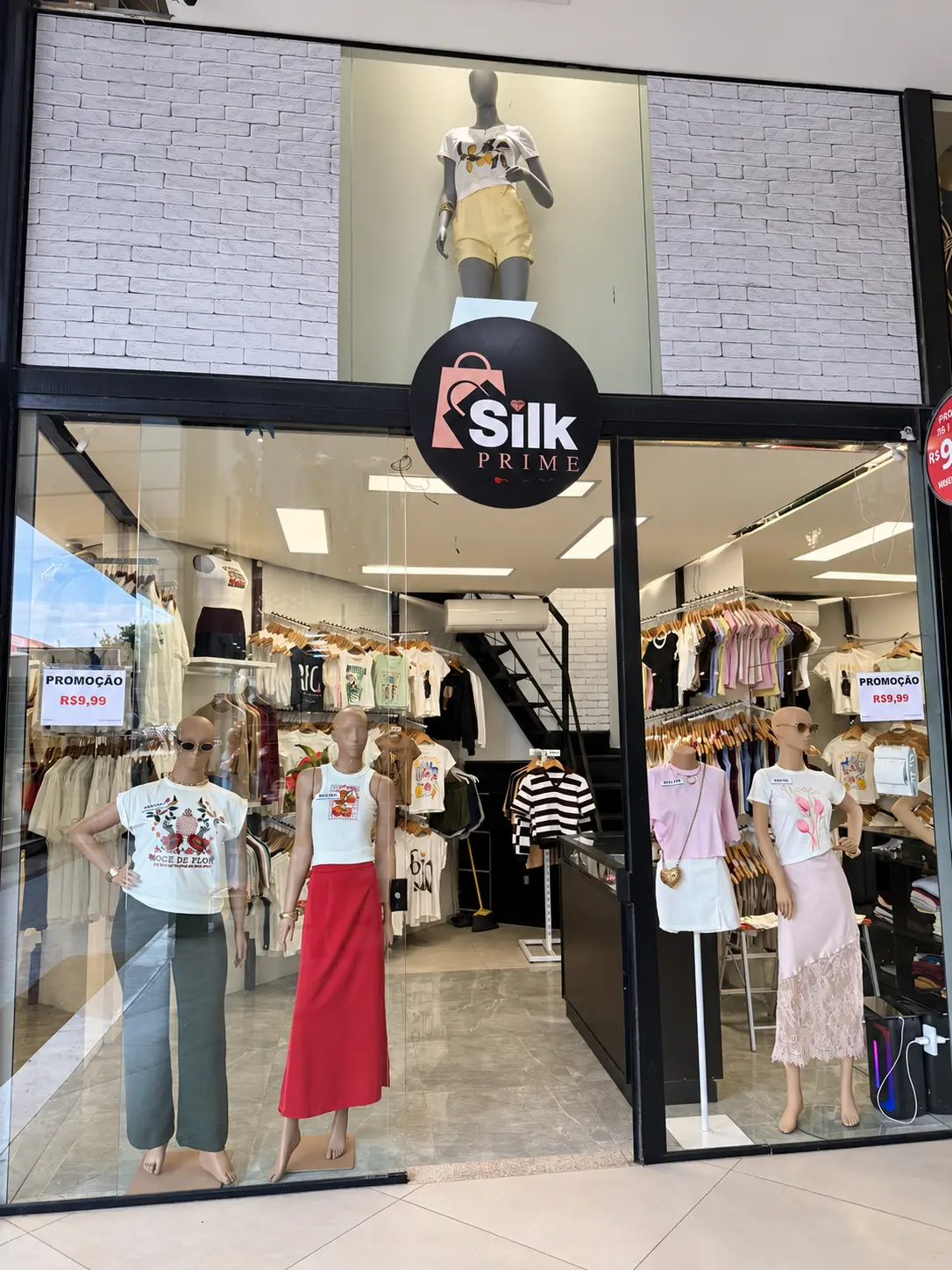 Fachada da loja Silk Prime em galeria comercial